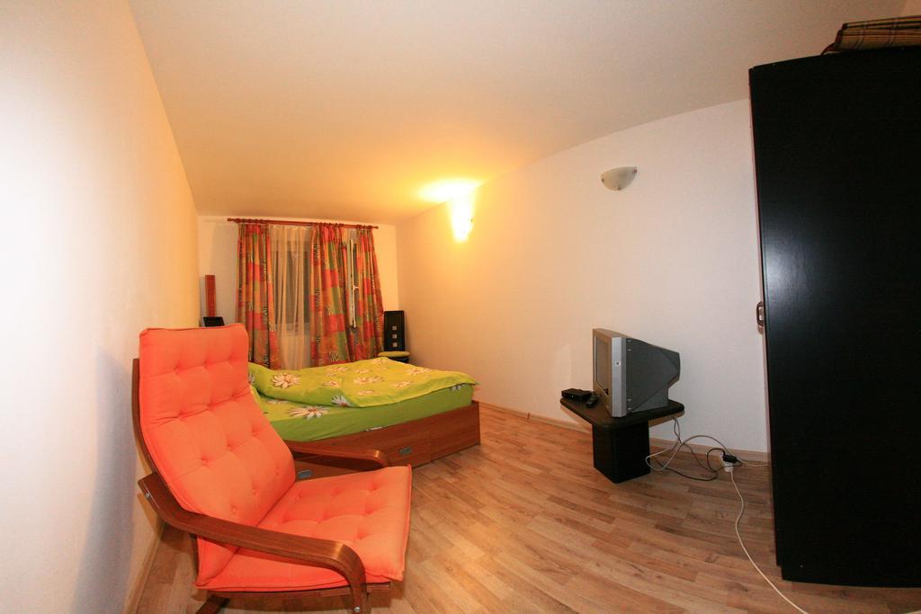 Cuibul Salamandrelor Hotel Sarmizegetusa Cameră foto